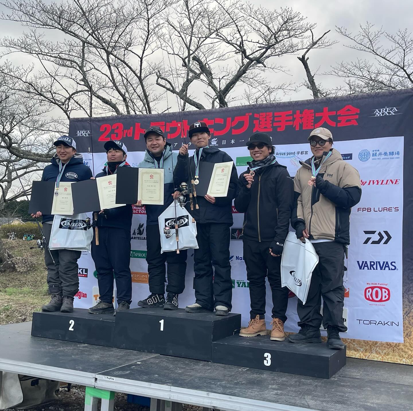 トラキン東山湖ペア戦参加してきました。
相方はいつもの関さん。
2位サドンで2バラしして予選敗退しました。
ヒットルアーはLCMAXとパニクラMR、なかなかよく釣れました。
皆様お疲れ様でした。